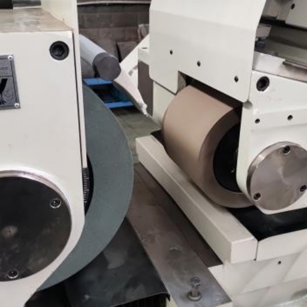 18シリーズ手動センタレス研削盤